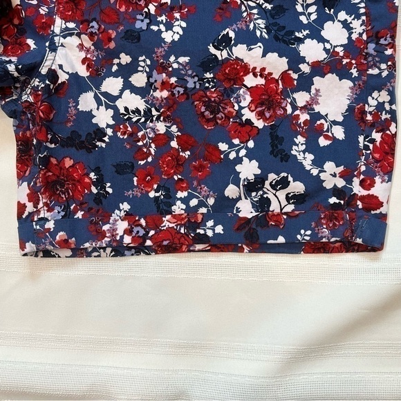 $5 ADD ON‎ with $15+ Bundle Bandolino Amy Short Floral Cuffed Shorts Sz 14 EUC - Picture 6 of 12